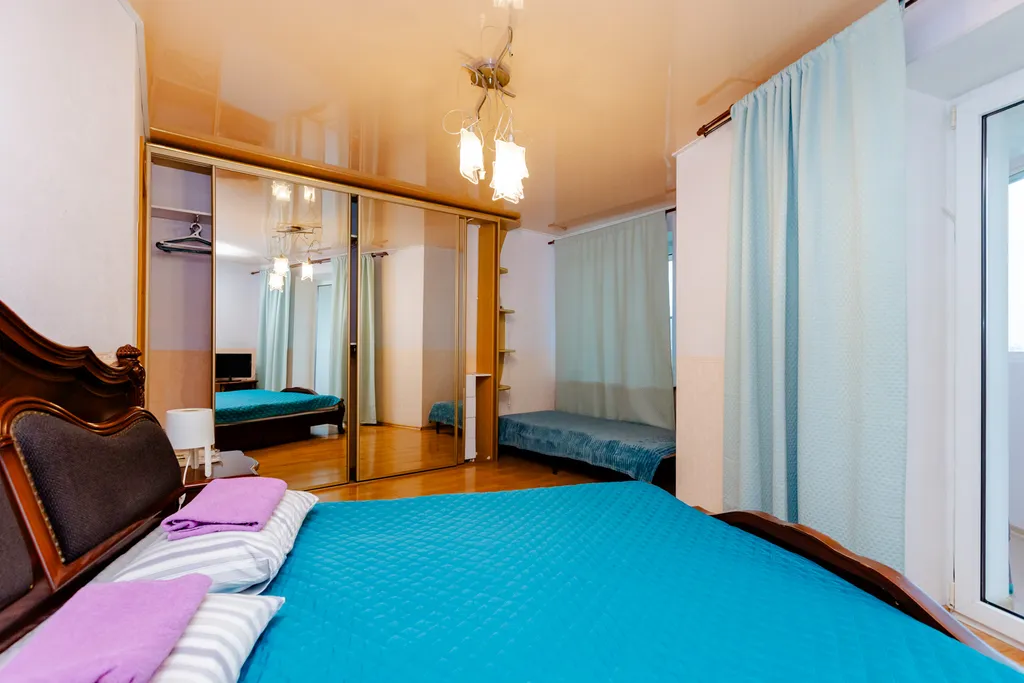 Жилая комната в 3-комнатной квартире с общим санузлом и кухней