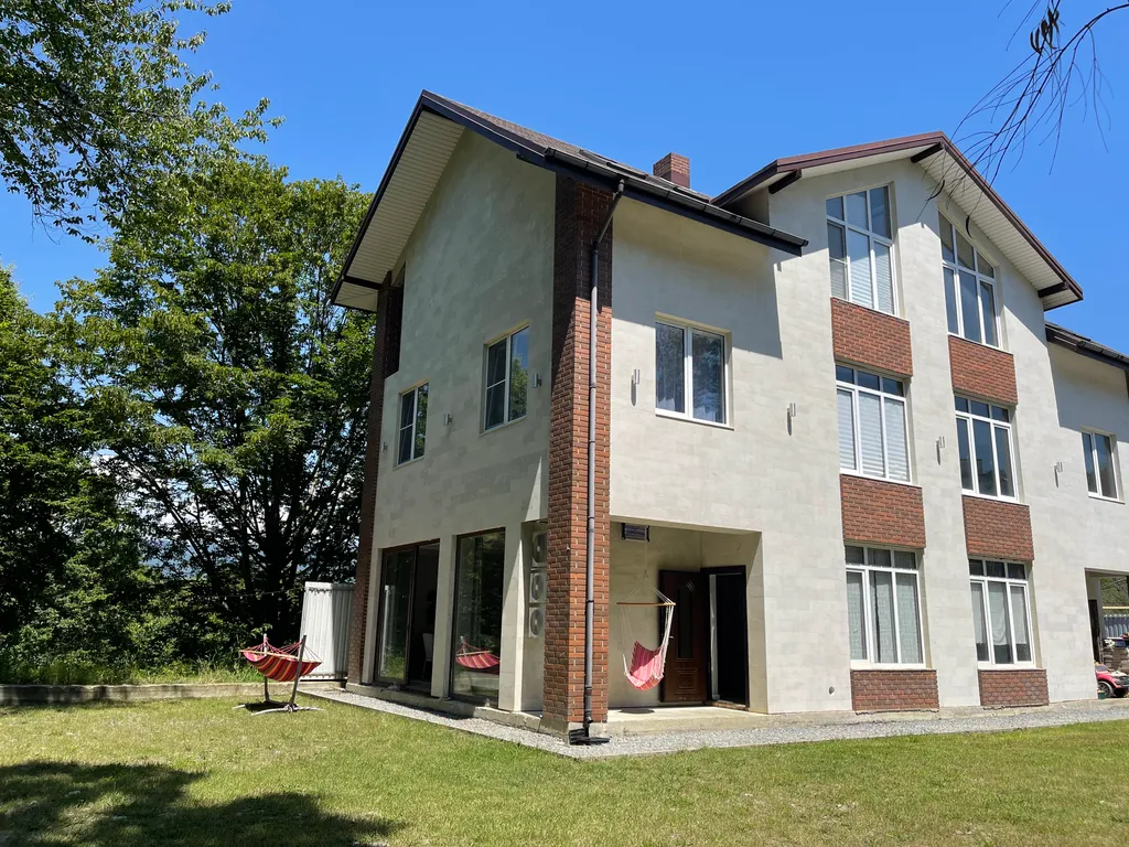 Уютный дом с баней, чаном и видом на горы