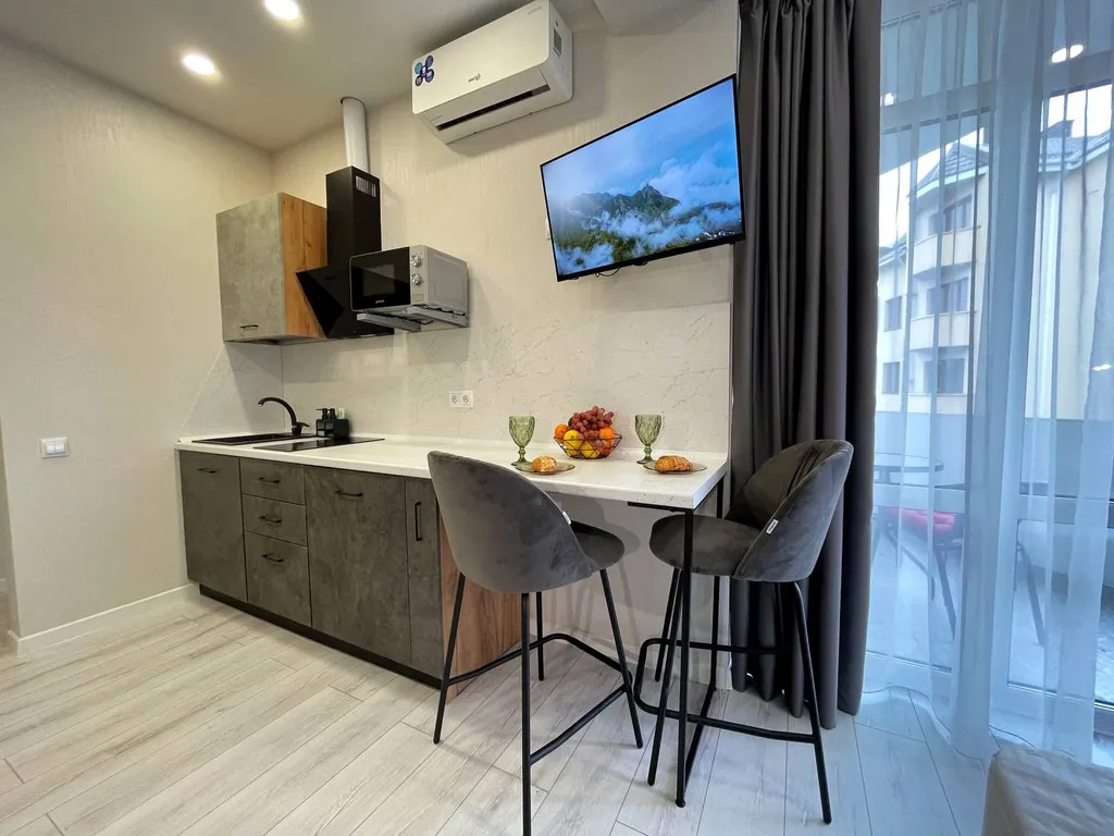 Студия с балконом, красивым видом в 3-х минутах от пляжа