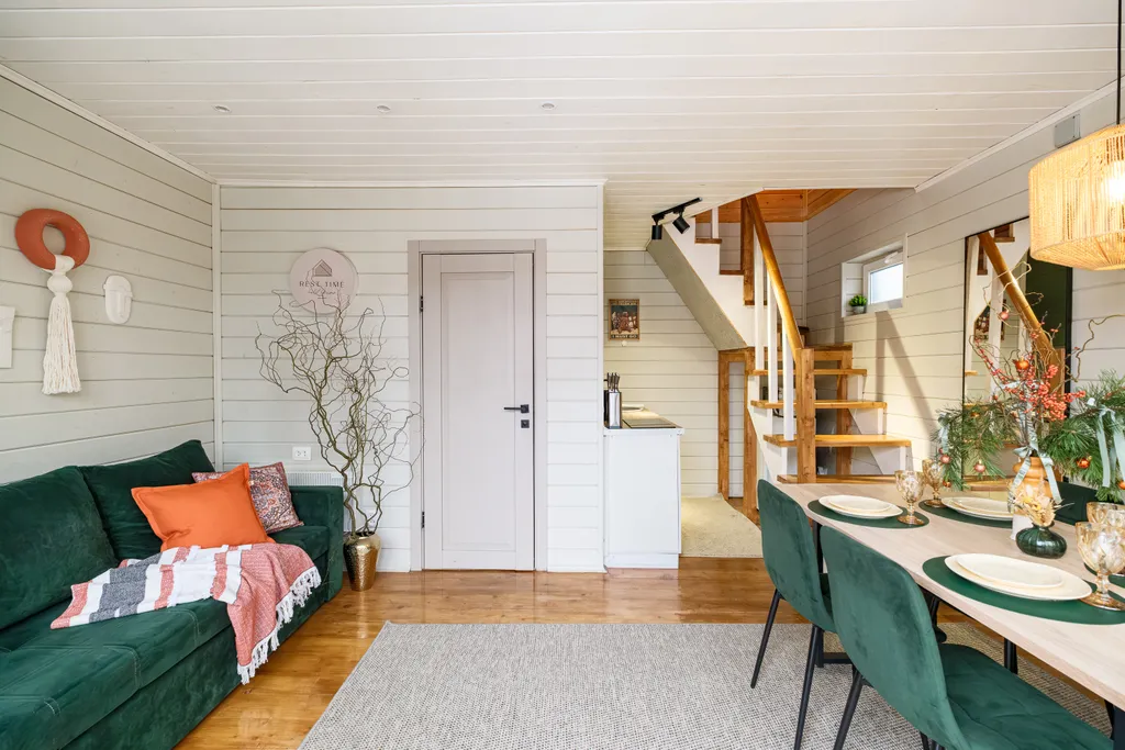 Домик в стиле барн-хаус с баней на дровах и сибирским банным чаном