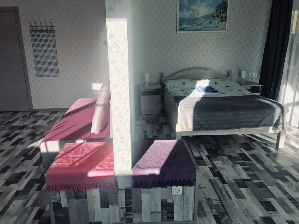 Коттедж Апартаменты с балконом в частном доме у бассейна — Адлер