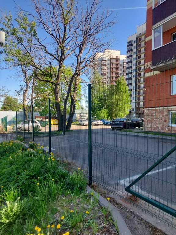 Двухкомнатная квартира возле метро.