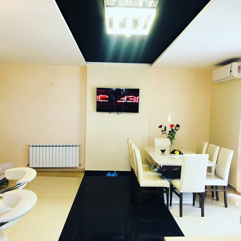 Квартира с видом на море, на берегу моря