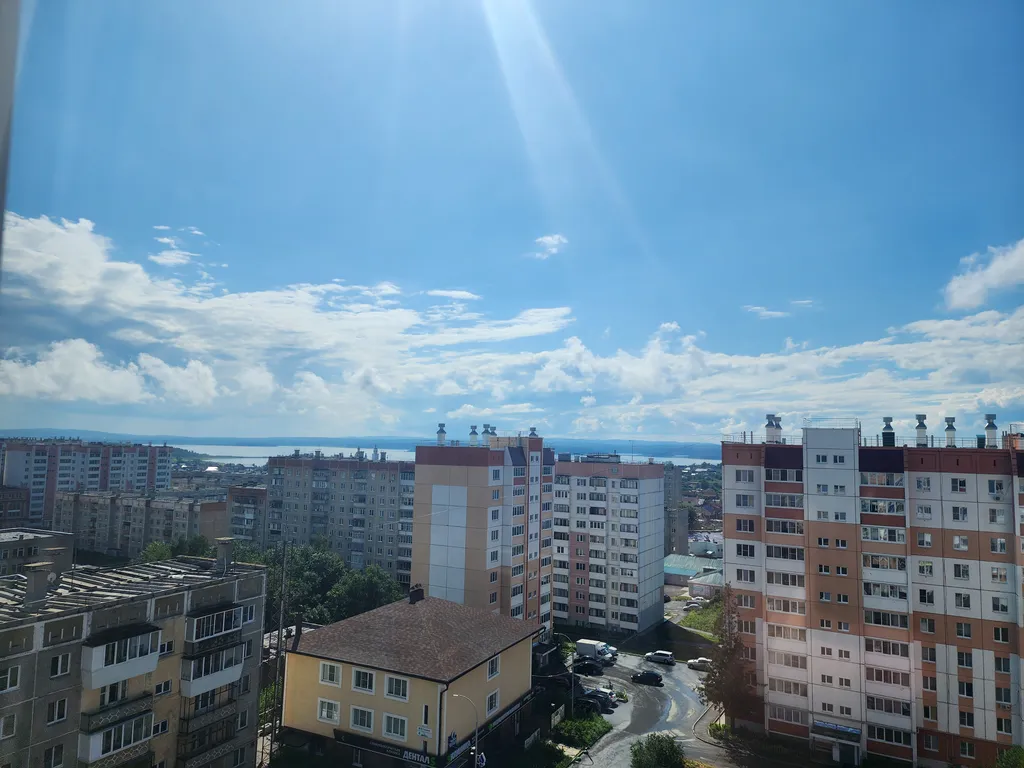 Уютная однокомнатная квартира с видом на озеро рядом с вокзалом