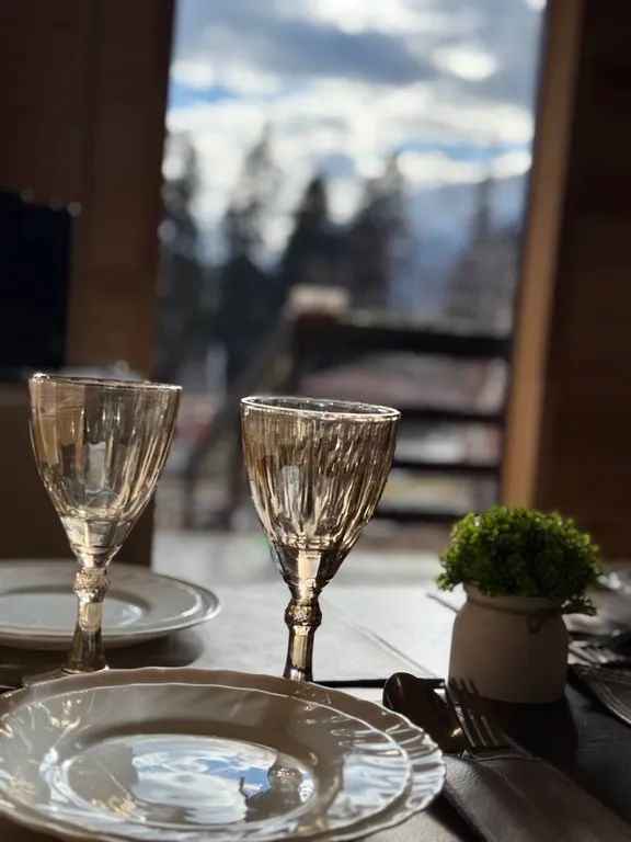 Уютный домик с видом на горы