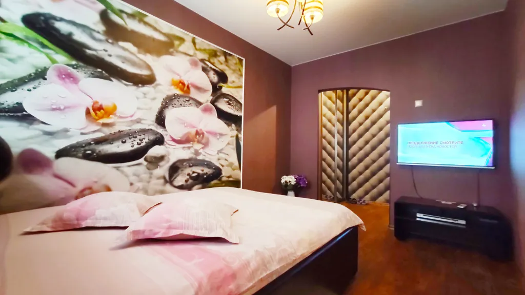 Квартира с большой круглой джакузи для двоих