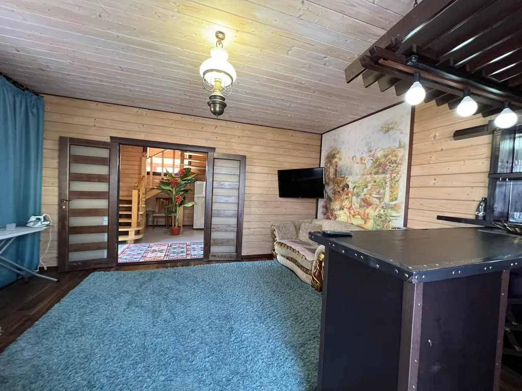 Дом с сауной и большой ванной на террасе