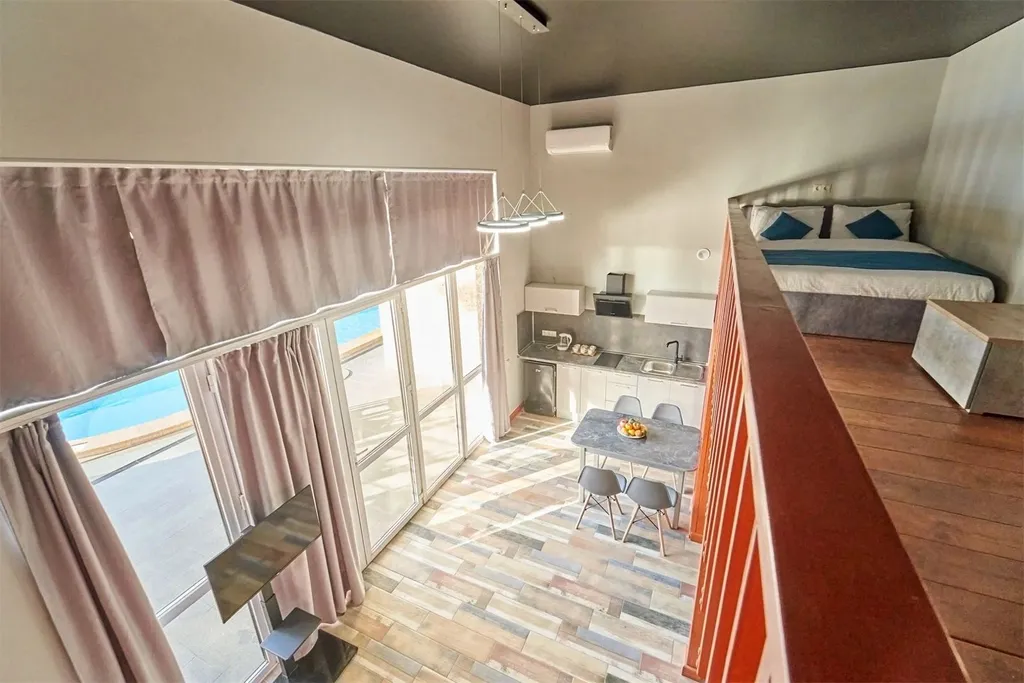 Квартира Двухуровневые апартаменты с выходом на теплый бассейн — Адлер