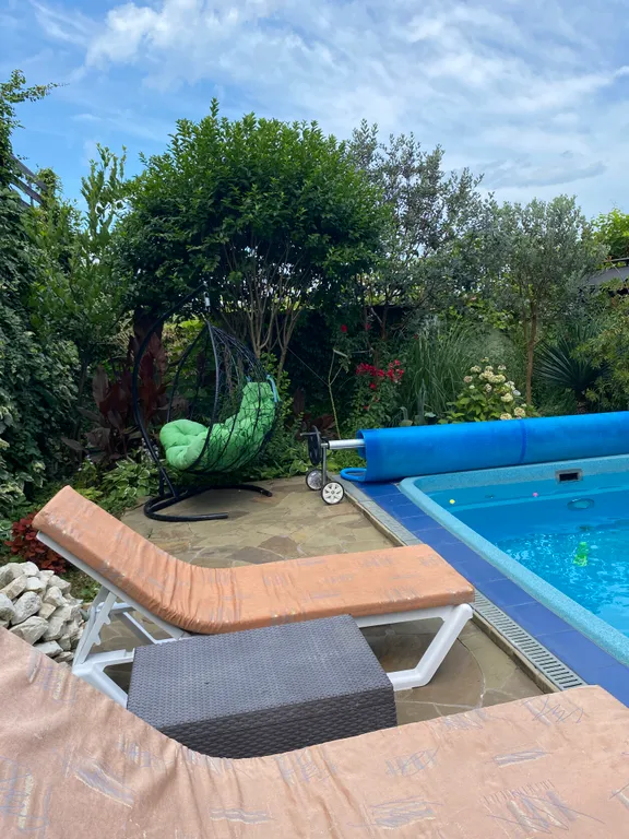 Дом в живописной деревне у моря с бассейном