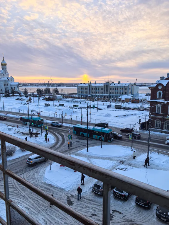 Евродвушка на набережной с видом на Собор для четверых