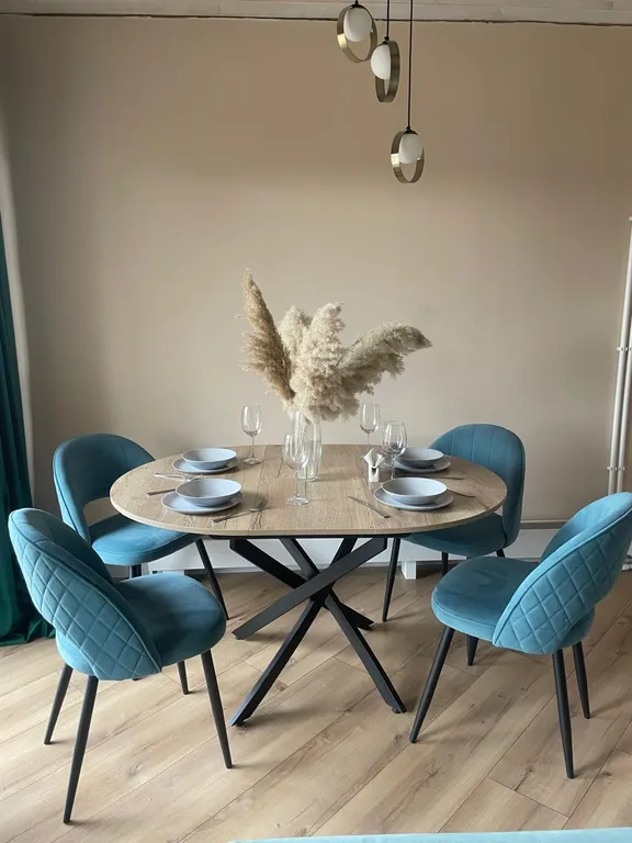 Дом в тишине леса и полей