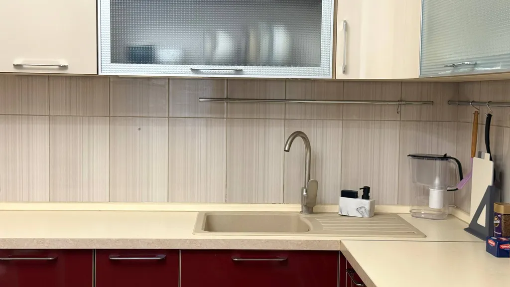 Семейная 2-комнатная квартира с детской кроваткой