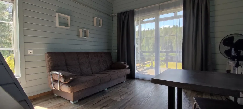 Дом на берегу реки