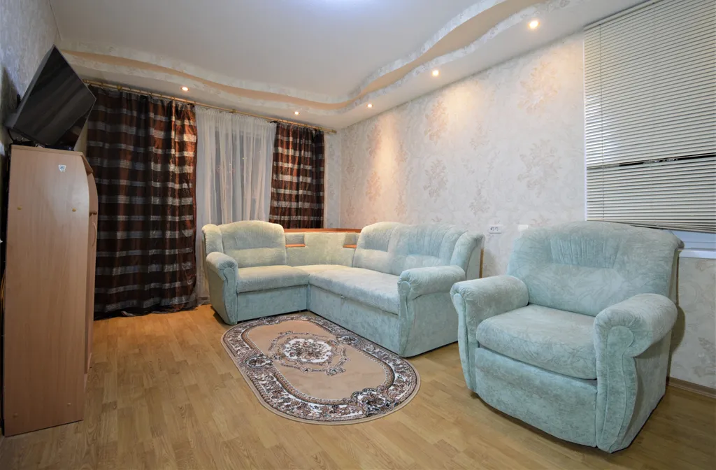 Двухкомнатная квартира с раздельными комнатами балконом и лифтом