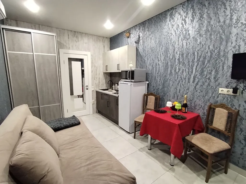 Отдельная квартира-студия с парковкой в центре города