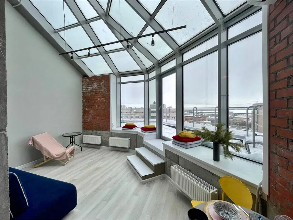 Шикарная квартира с панорамными окнами и террасой рядом с титан ареной