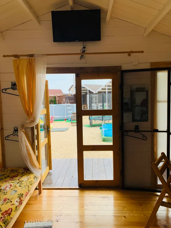 Коттедж Уютные гостевые домики Деревенька — Кучугуры