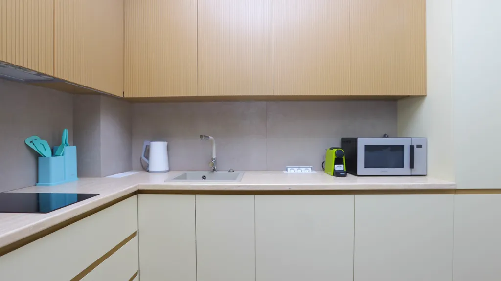 Современная студио с неповторимым дизайном