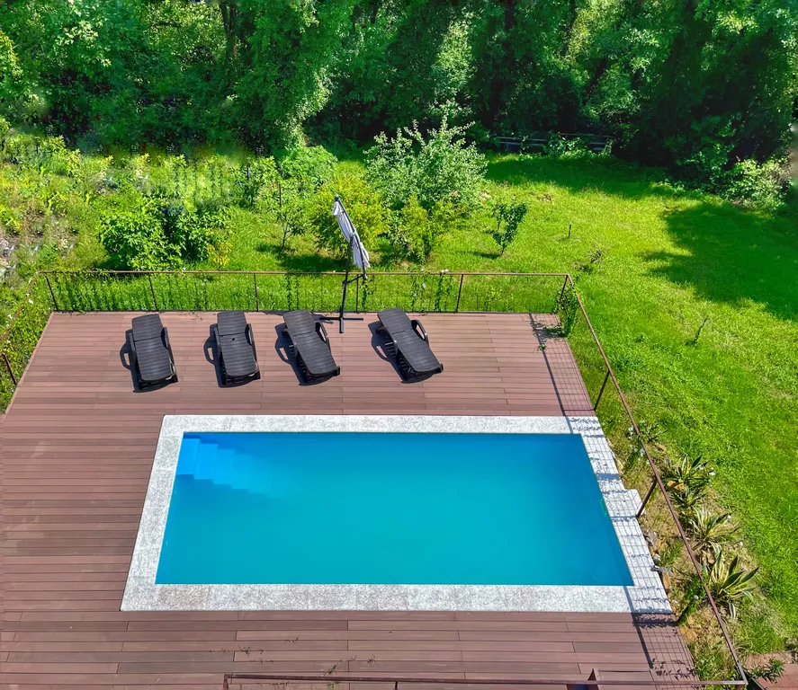 Дом с бассейном