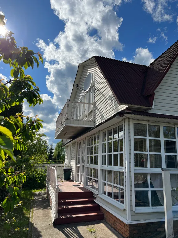 Усадьба с террасой у озера