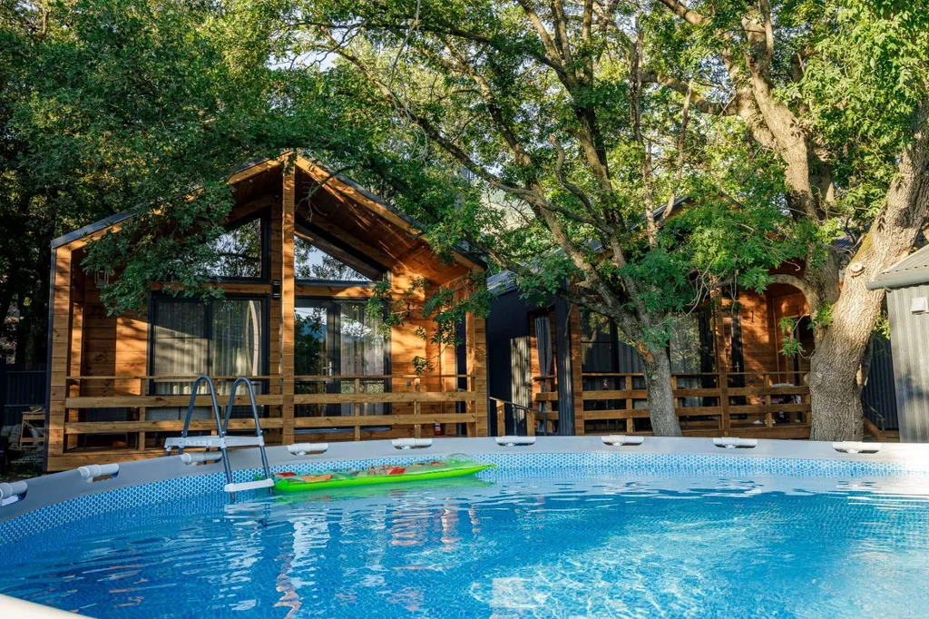 Коттедж Барнхаус с террасой, бассейном и мангалом на территории — аренда посуточно в Геленджик