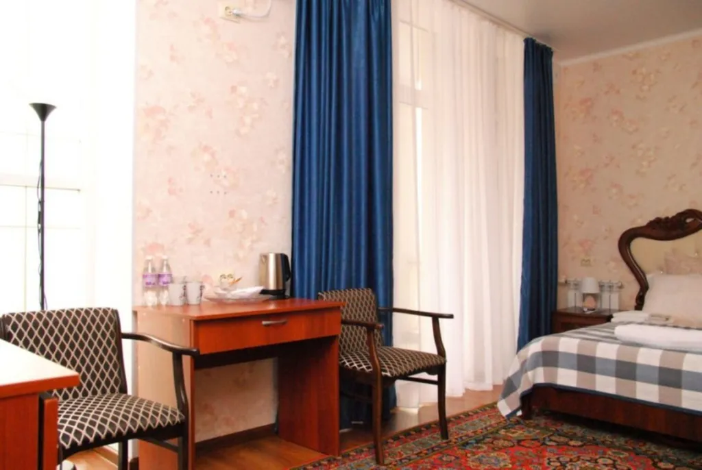 Номер с кроватью размера «queen-size» и балконом