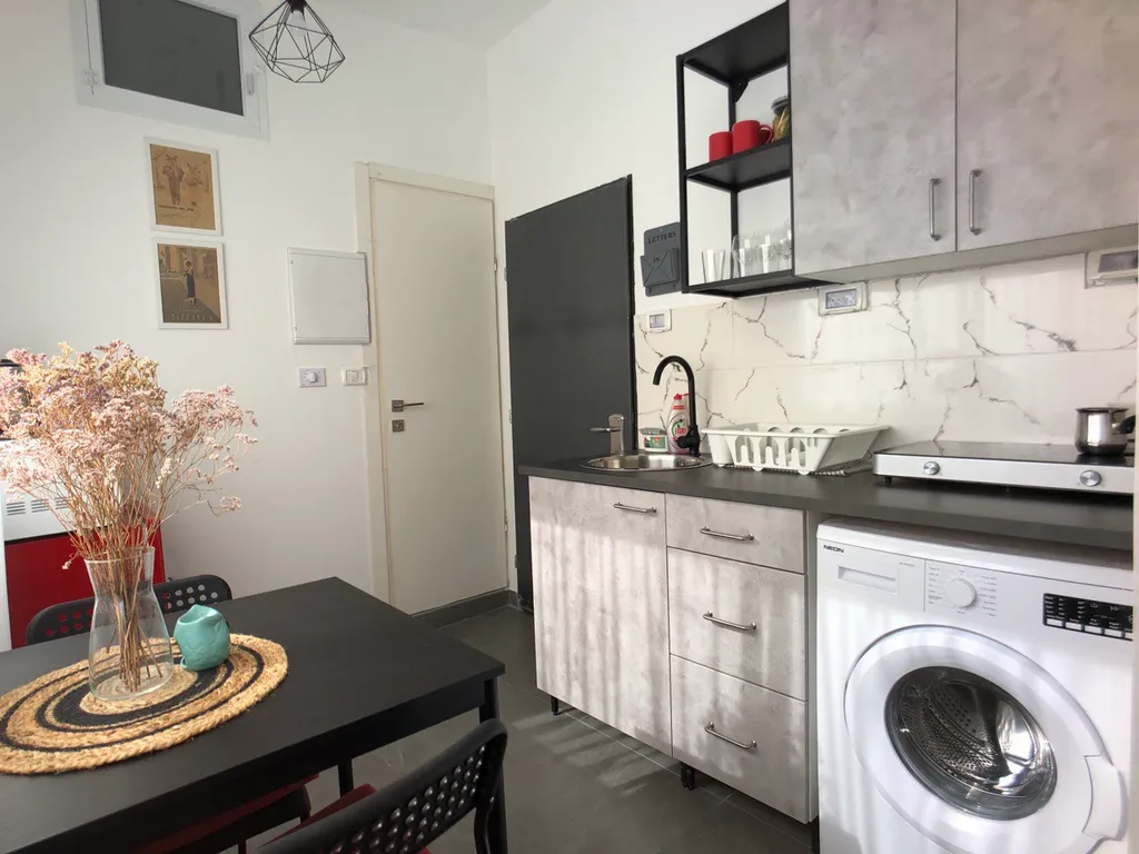 Furnished studio flat at Florentin