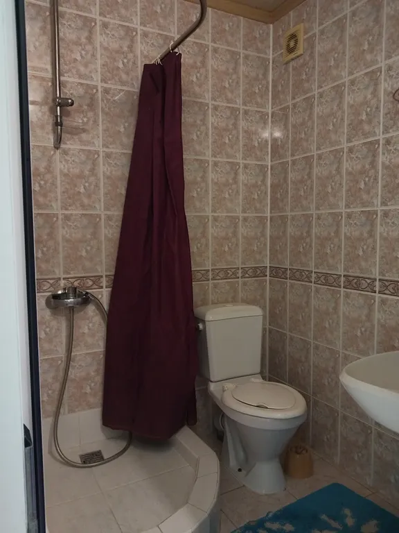 Квартира Квартира Двухместный номер с балконом в гостевом доме "Легенда" с бассейном. — Анапа