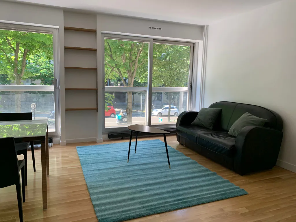 Студия в спокойном районе Парижа