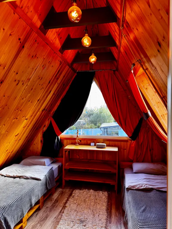 Дом с баней, караоке, PlayStation и Алисой на берегу моря