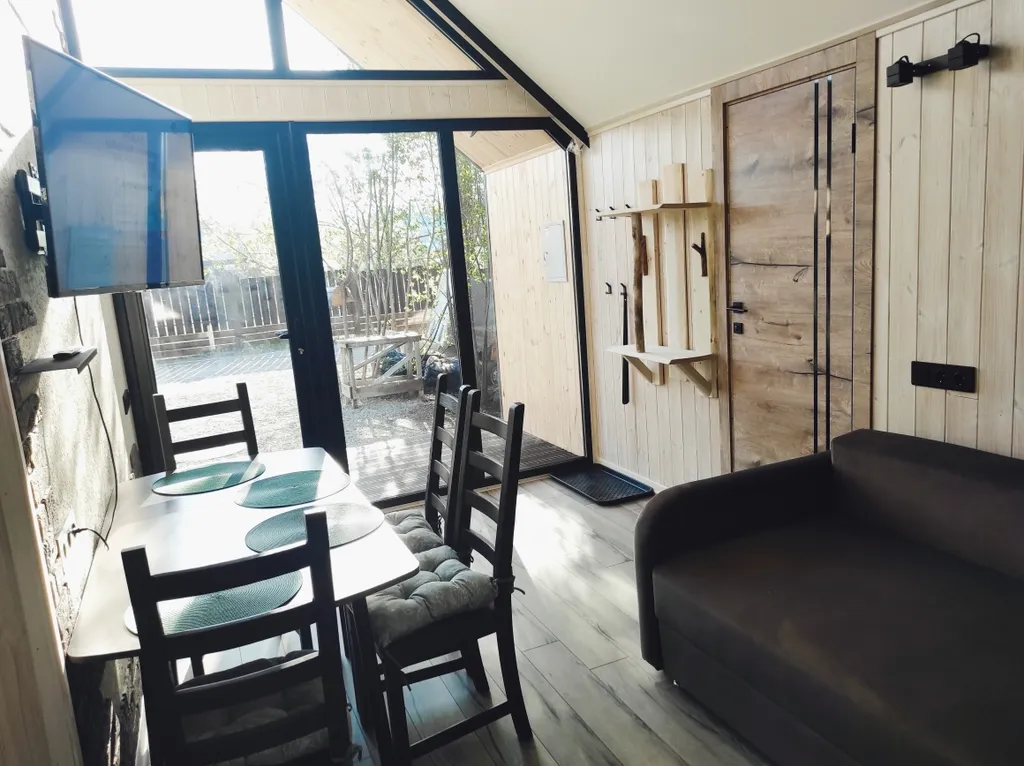 Биг-Лодж с панорамными окнами на Алтае