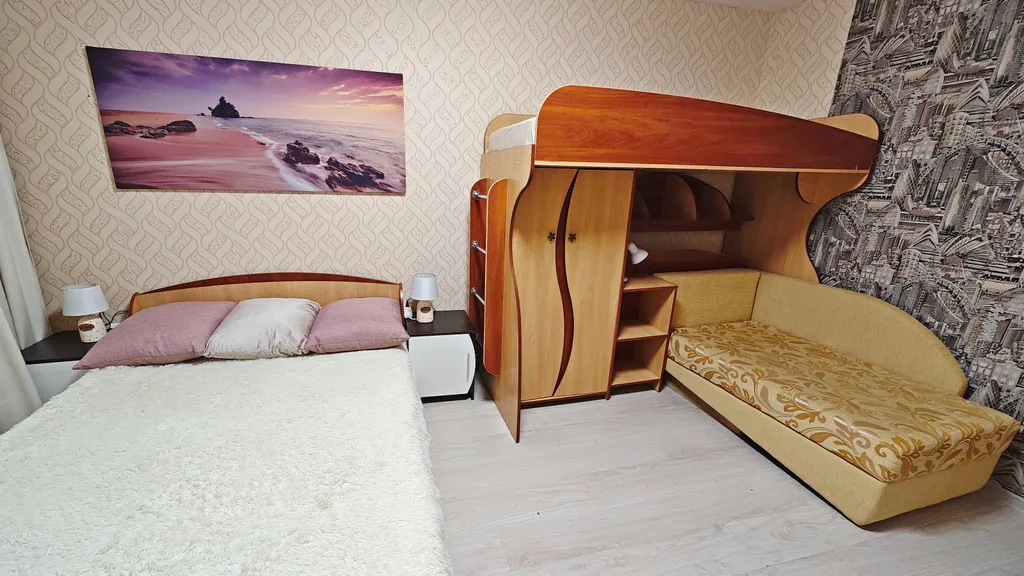 Золотые апартаменты полулюкс с 2 спальнями, кондиционером, кухней, ван