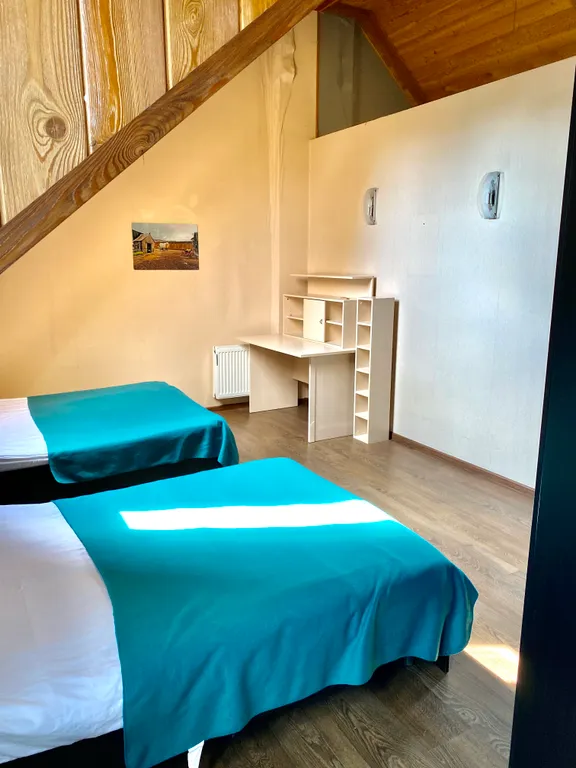 Вилла с квадратным бассейном