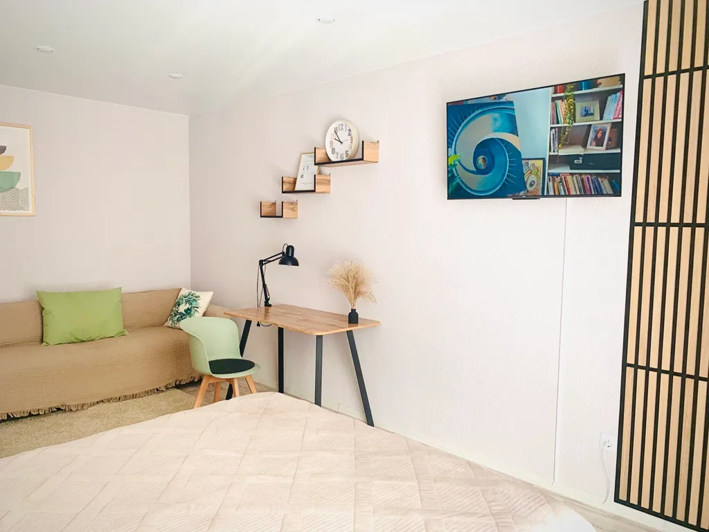 Семейный отдых в тишине: новый дом, безопасный двор и уютная квартира