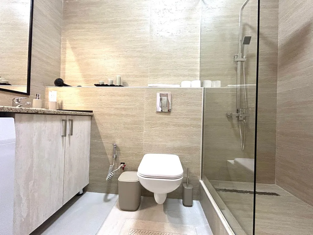 Атмосферная евродвушка, сияние в центре города