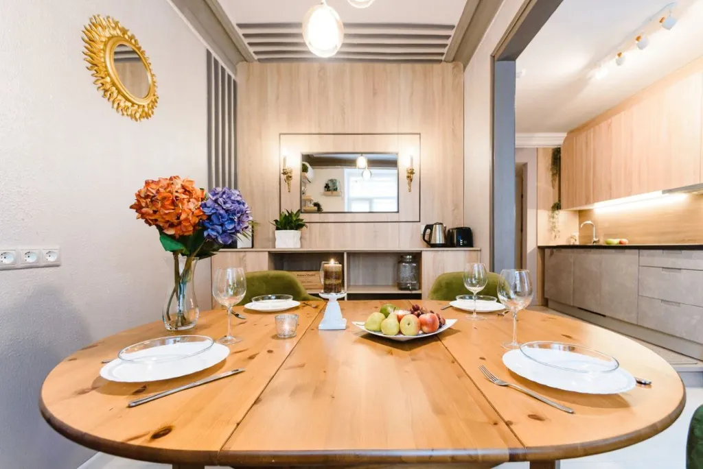 Квартира Трехкомнатные апартаменты 100 м² у Дворцовой площади. Для 8 гостей. — Санкт-Петербург