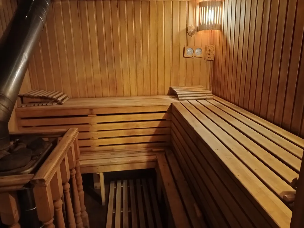 Уютный, бревенчатый дом