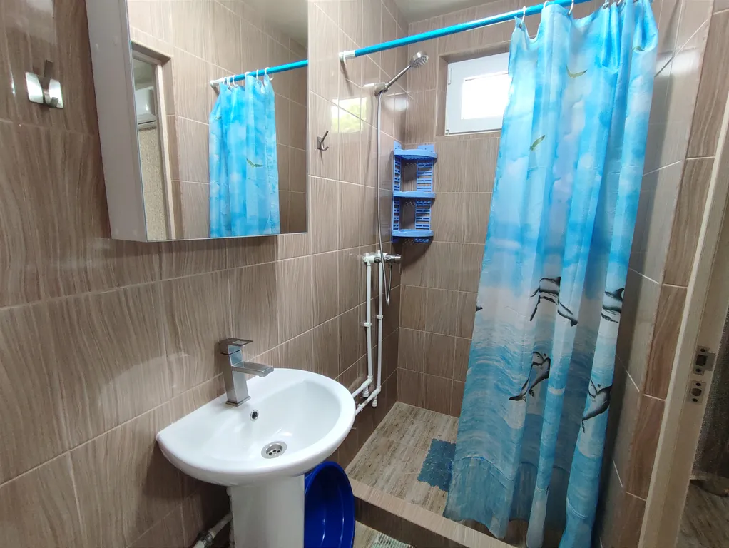 Благоустроенный домик с двумя изолированными комнатами для гостей