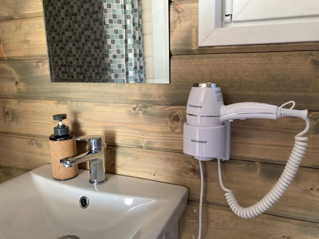 Домик с видом на озеро