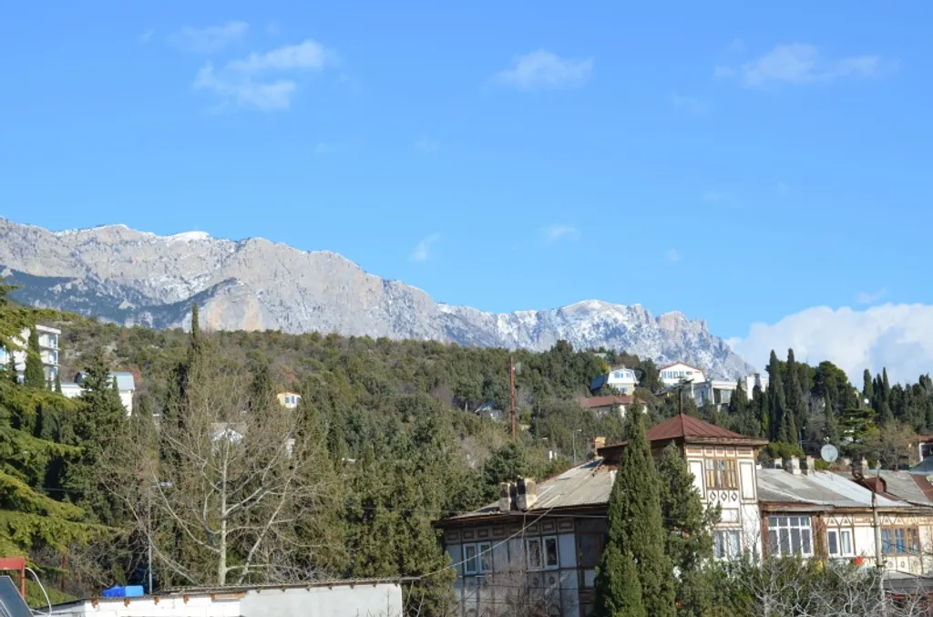 Видовая уютная студия с двумя балконами под горой Кошка