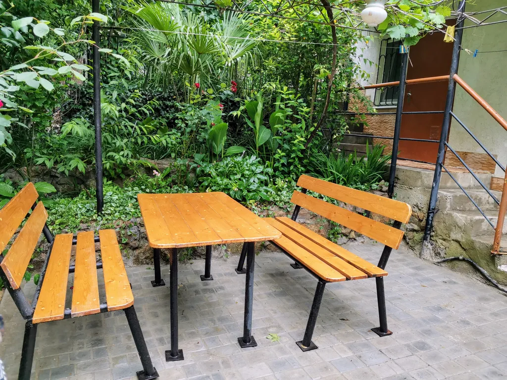 Двухэтажный котедж на берегу горного ручья