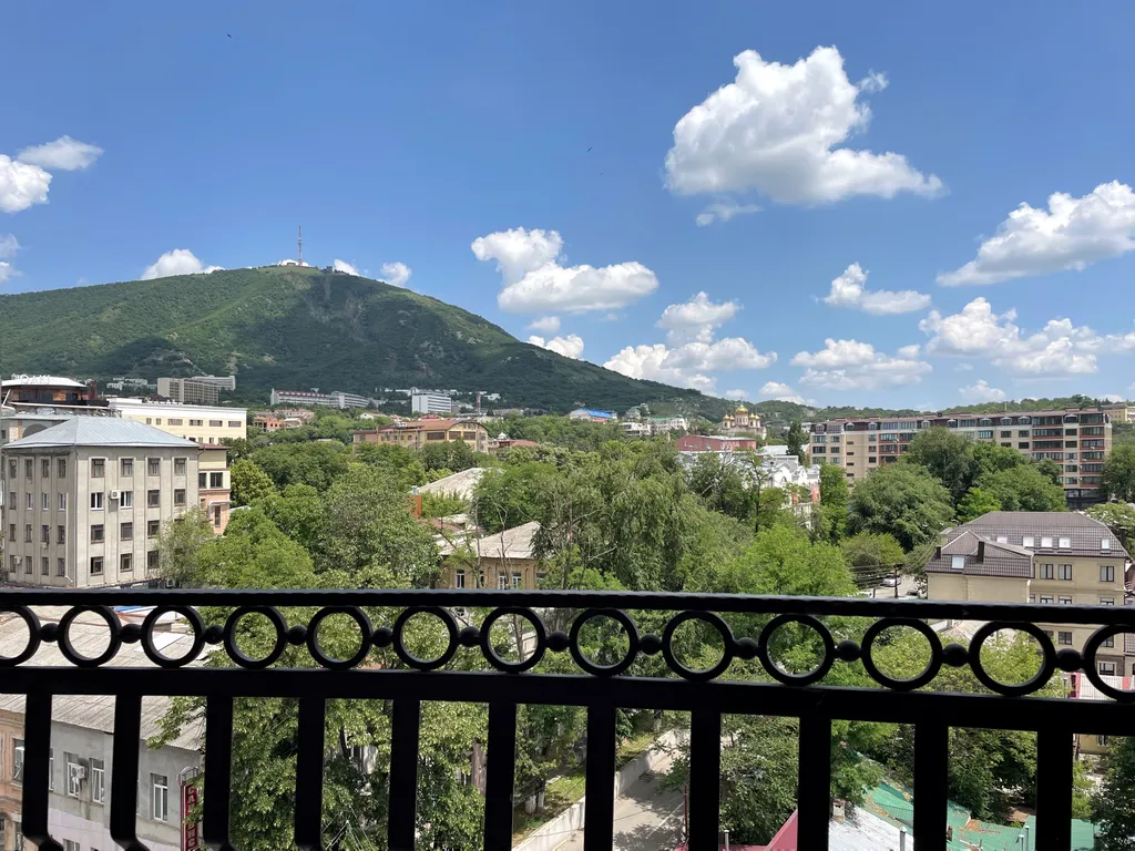 Оливия с видом на Машук