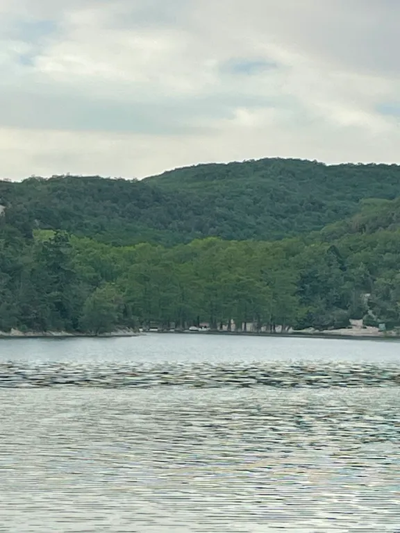 Дом возле Кипарисового озера