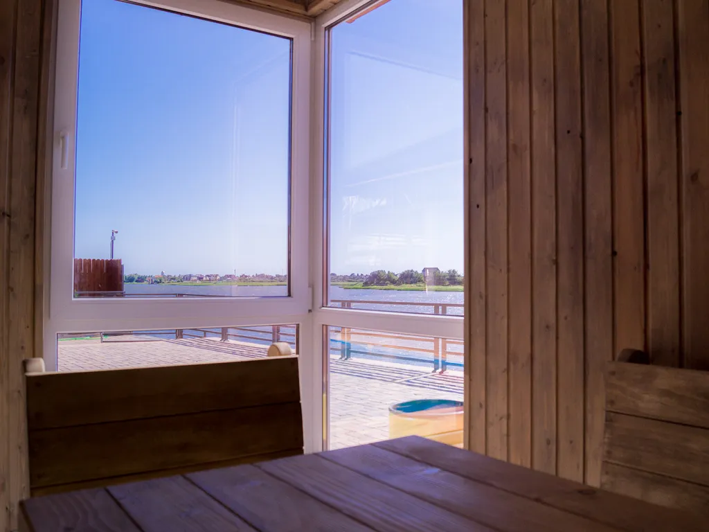 Комфортный дом на берегу реки в 30 минутах от центра города