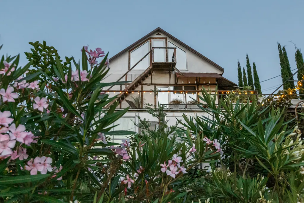 Коттедж Мансарда в горах с видом на море — Сочи