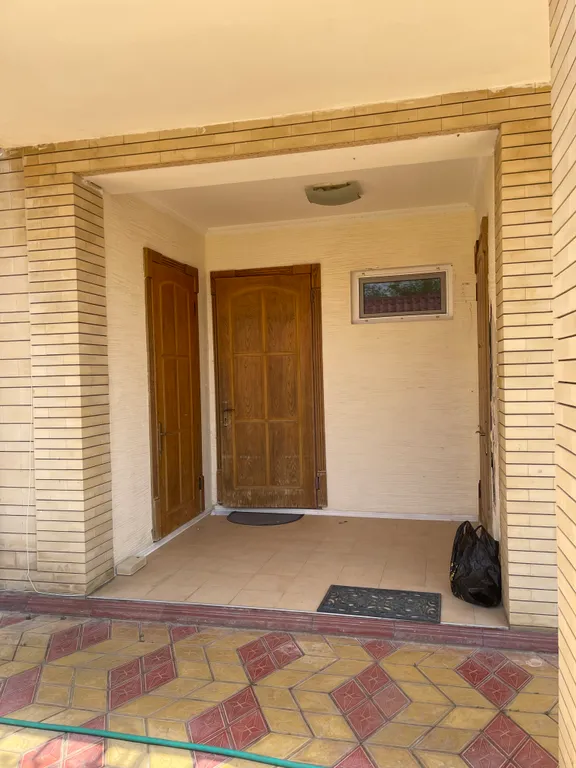 Часть дома с отдельным входом в 3 минутах от моря для большой компании