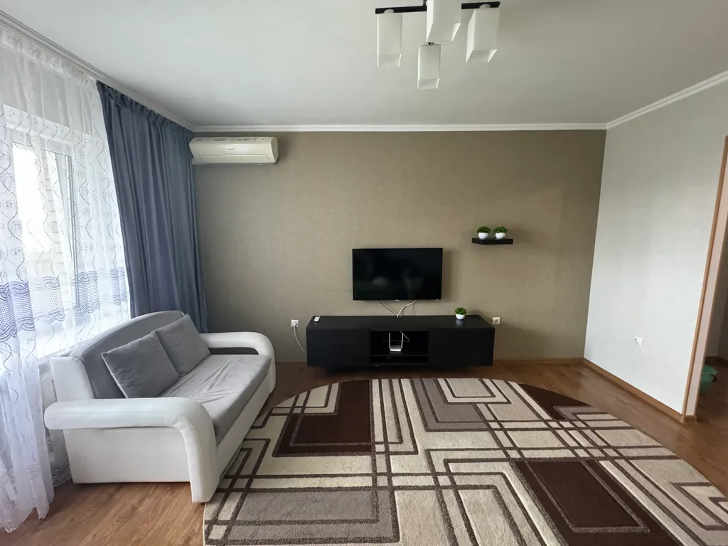 Двухкомнатная квартира в новом чистом районе с видом на парк — аренда посуточно в Альметьевск