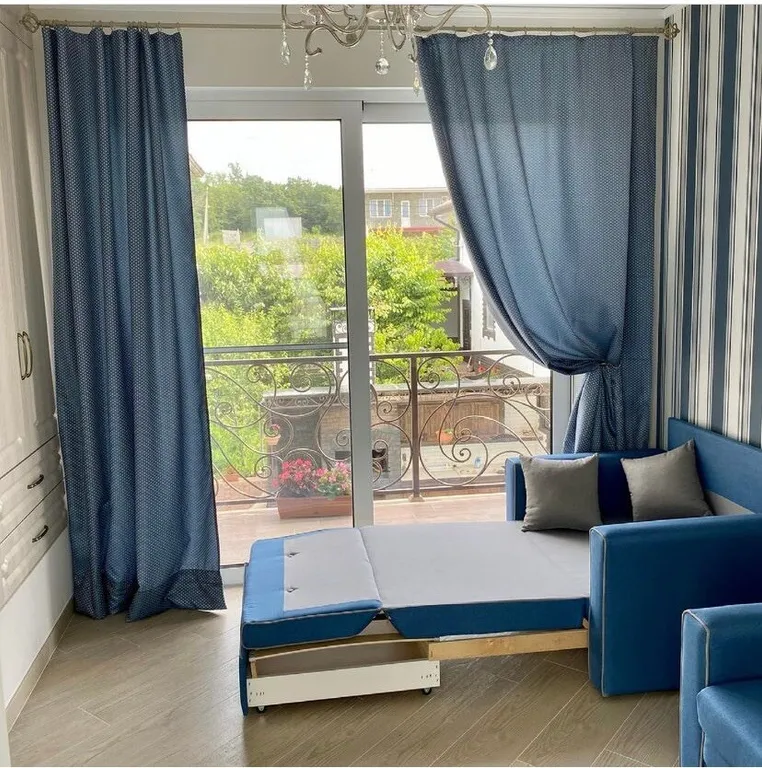 Дом в лесу с видом на море