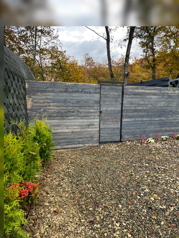 Уютный домик на опушке леса