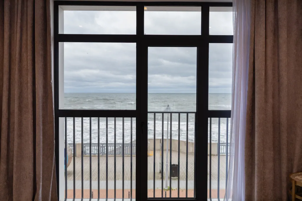 Мерцающая тишина с панорамным видом на море